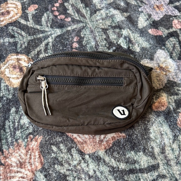 Vuori Belt Bag with Front Zip - Picture 2 of 2